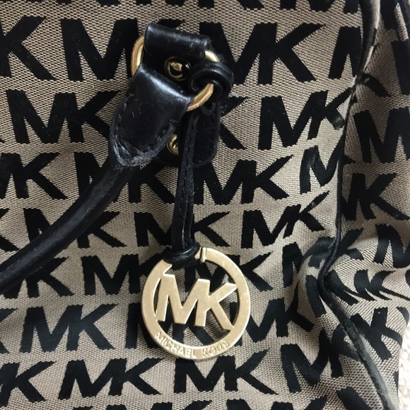 Michael Kors purse - Picture 2 of 6